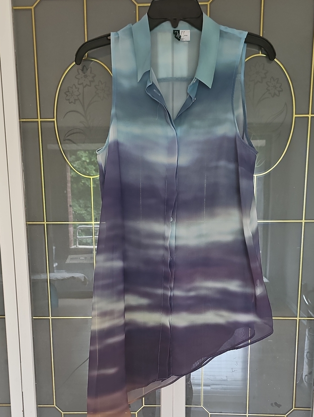 Divided Sleeveless Ombre Camisole in Blue and Purple